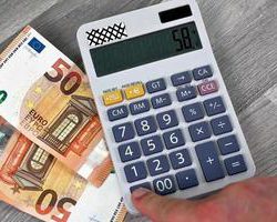 calculator-and-50-euro-bills-video